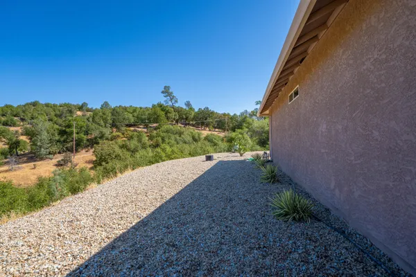 $425,000 | 24015 Shirley Drive, Bella Vista, CA 96008