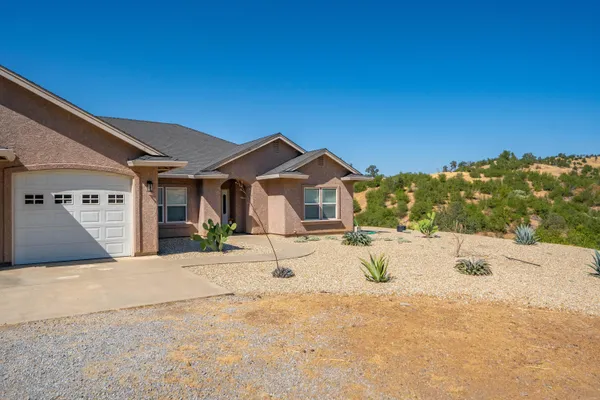 $425,000 | 24015 Shirley Drive, Bella Vista, CA 96008