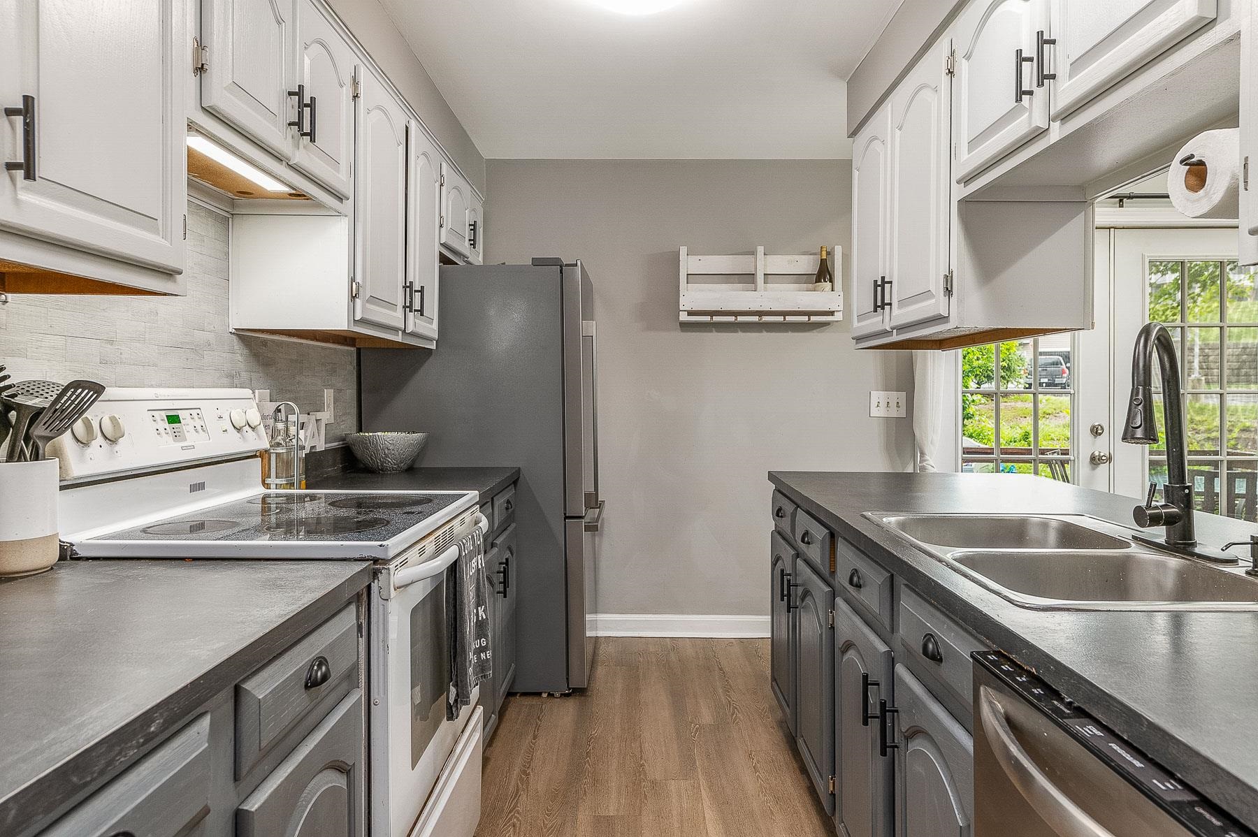 75 Ledgeview Drive Rochester, NH 03839 - Photo 4 of 32