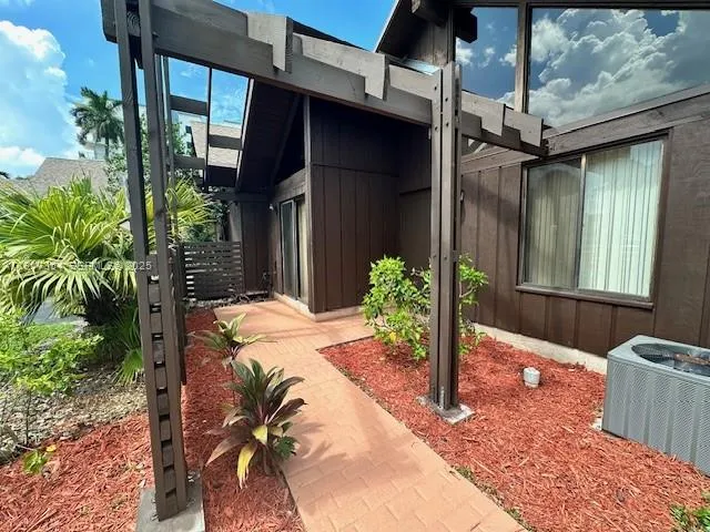 $2,450 | 423 North University Drive, Unit 413, Plantation, FL 33324