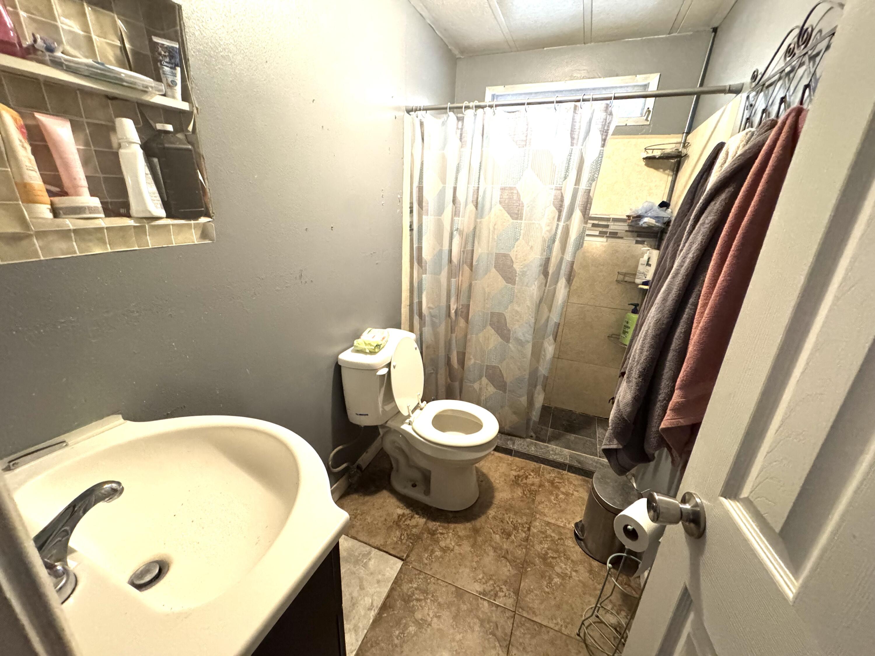 45800 Challanger Way Lancaster, CA 93535 - Photo 10 of 16 a bathroom with a toilet and a mirror