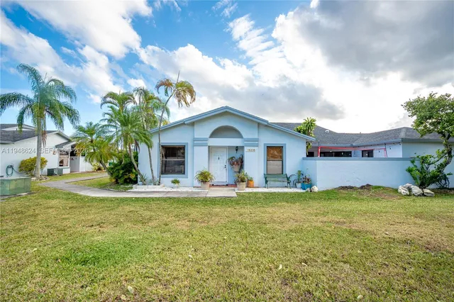 $340,000 | 15235 Southwest 64th Terrace, Unit 935, Miami, FL 33193