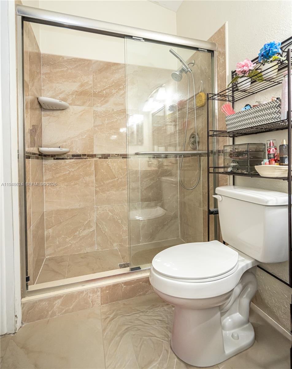 15235 Southwest 64th Terrace, Unit 935 Miami, FL 33193 - Photo 11 of 26 Master Bath