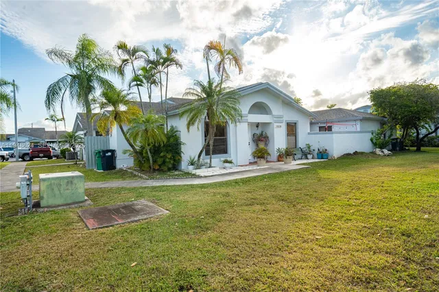 $340,000 | 15235 Southwest 64th Terrace, Unit 935, Miami, FL 33193