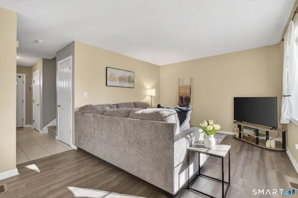 $335,000 | 135 New Britain Avenue, Unit 5, Plainville, CT 06062