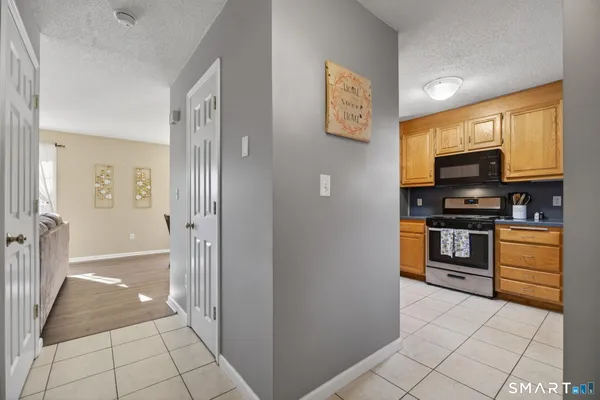 $335,000 | 135 New Britain Avenue, Unit 5, Plainville, CT 06062