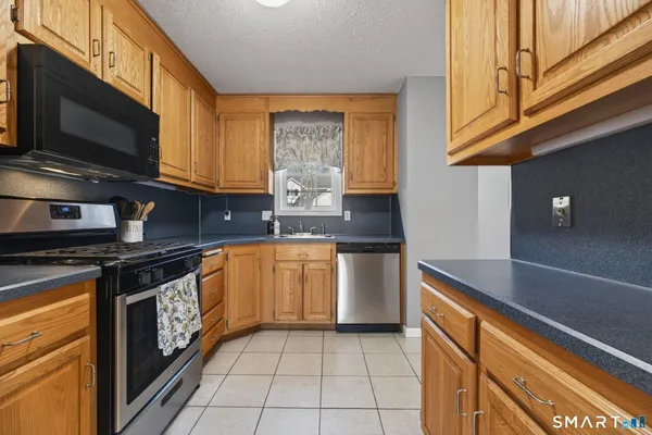 $335,000 | 135 New Britain Avenue, Unit 5, Plainville, CT 06062