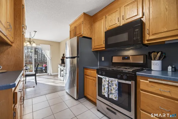 $335,000 | 135 New Britain Avenue, Unit 5, Plainville, CT 06062