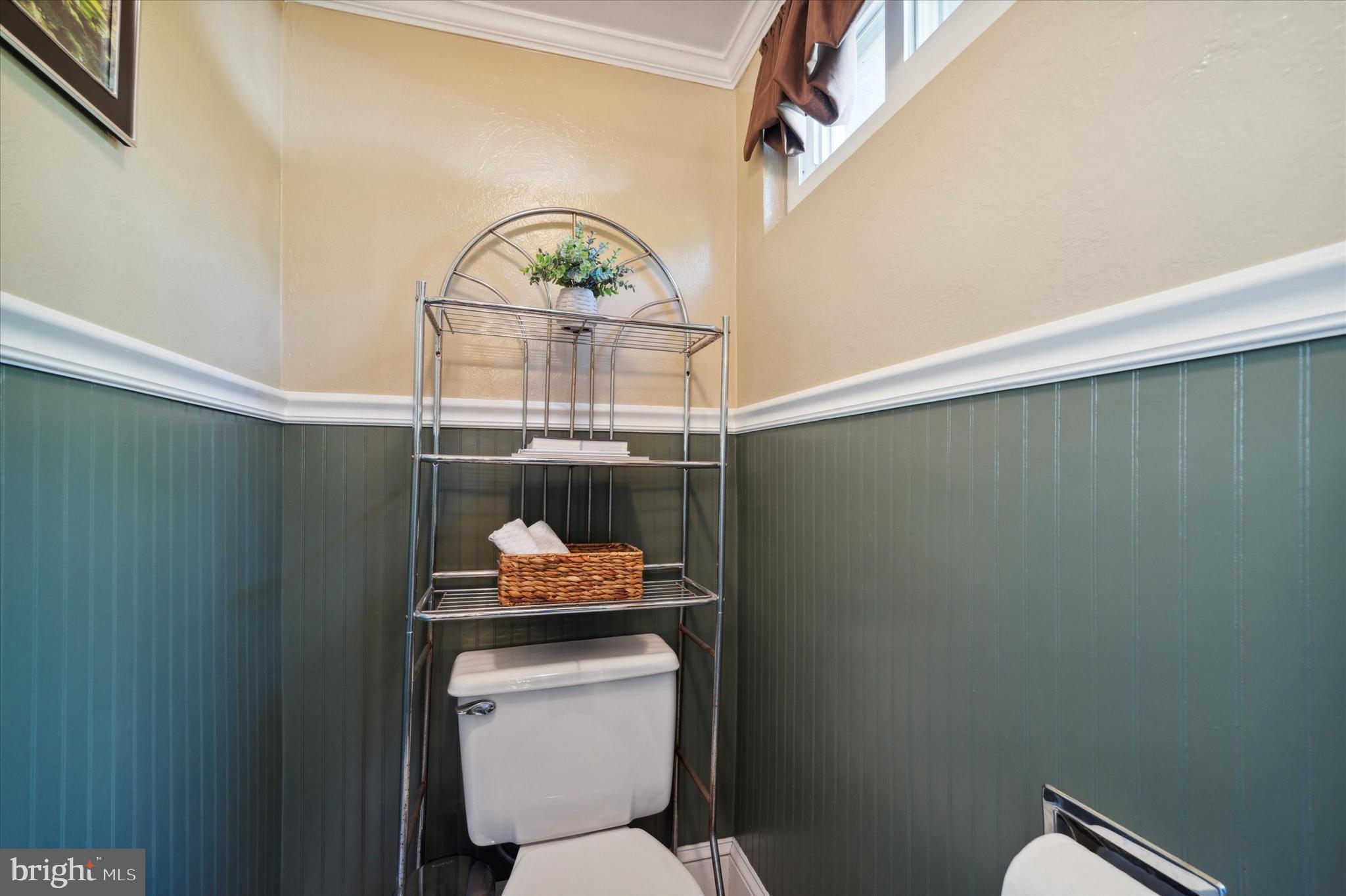 324 Summit Road Media, PA 19063 - Photo 20 of 23 Powder Room