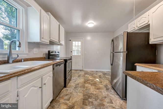 15715 Barnesville Road Boyds, MD 20841 - Photo 11 of 30 Kitchen with country sink.