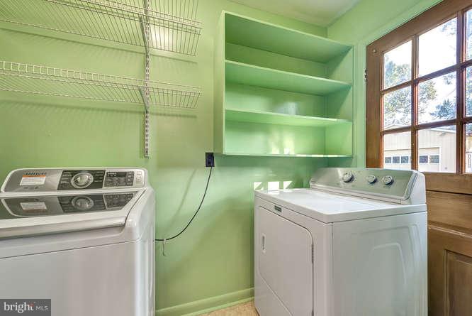 15715 Barnesville Road Boyds, MD 20841 - Photo 12 of 30 Laundry and pantry area!