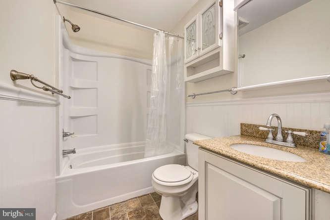 15715 Barnesville Road Boyds, MD 20841 - Photo 13 of 30 Bath full with linen closet.