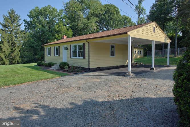 15715 Barnesville Road Boyds, MD 20841 - Photo 18 of 30 Exterior (Front) with carport attached