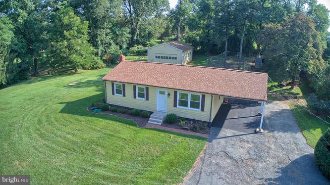 15715 Barnesville Road Boyds, MD 20841 - Photo 3 of 30 Exterior (Front) with new roof in 2011