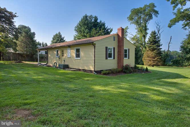 15715 Barnesville Road Boyds, MD 20841 - Photo 26 of 30 Exterior (Rear) showing heat pumps