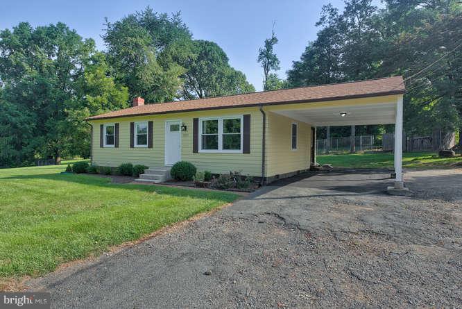 15715 Barnesville Road Boyds, MD 20841 - Photo 4 of 30 Exterior (Front) w/carport and awesome landscaping