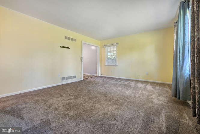 15715 Barnesville Road Boyds, MD 20841 - Photo 6 of 30 Living Room from courner view
