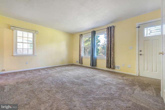 15715 Barnesville Road Boyds, MD 20841 - Photo 7 of 30 Living Room as seen from kitchen entrance