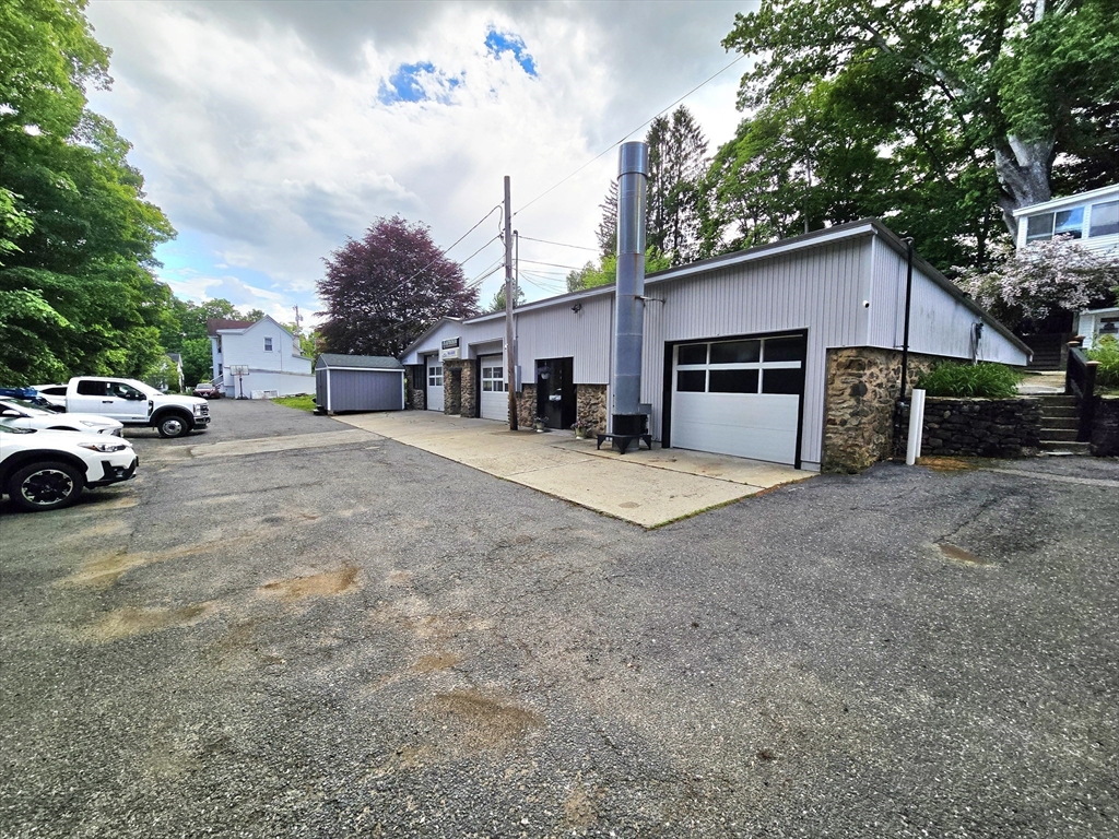 46 1/2 Old Sturbridge Road Southbridge, MA 01550 - Photo 4 of 42