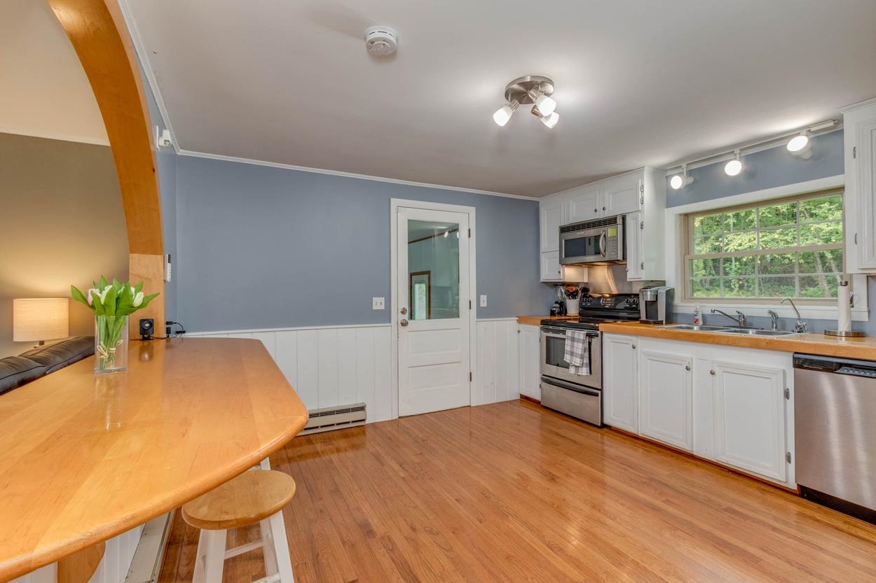 383 Concord Stage Road Weare, NH 03281 - Photo 10 of 39