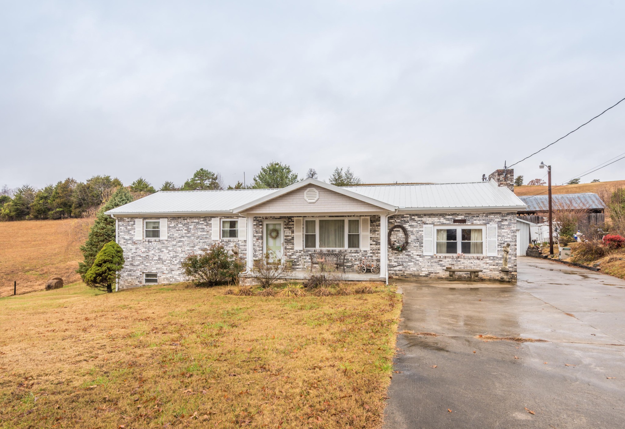 275 North Ridge View Road Luttrell, TN 37779 - Photo 1 of 27 a front view of a house with a yard