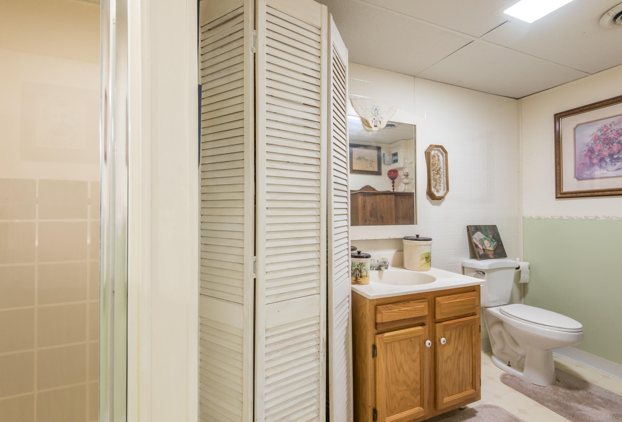 275 North Ridge View Road Luttrell, TN 37779 - Photo 18 of 27 a bathroom with a toilet sink vanity and mirror