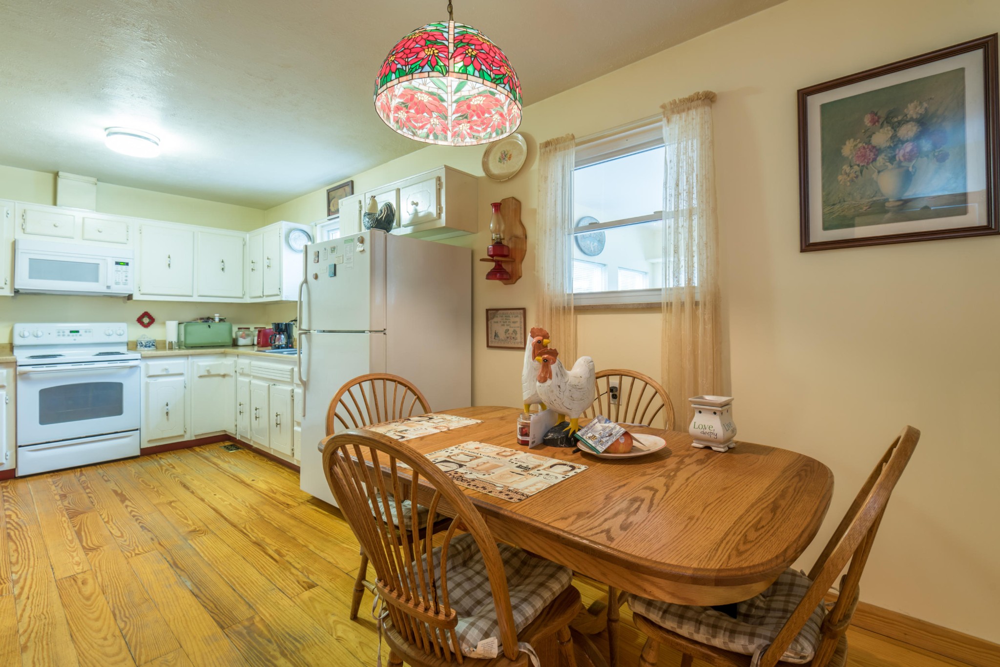 275 North Ridge View Road Luttrell, TN 37779 - Photo 9 of 27 a kitchen with a table chairs and chandelier