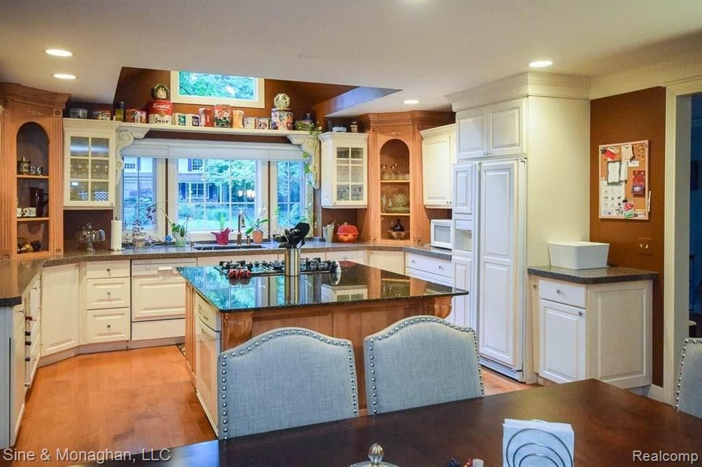 28362 Forestbrook Drive Farmington Hills, MI 48334 - Photo 14 of 38