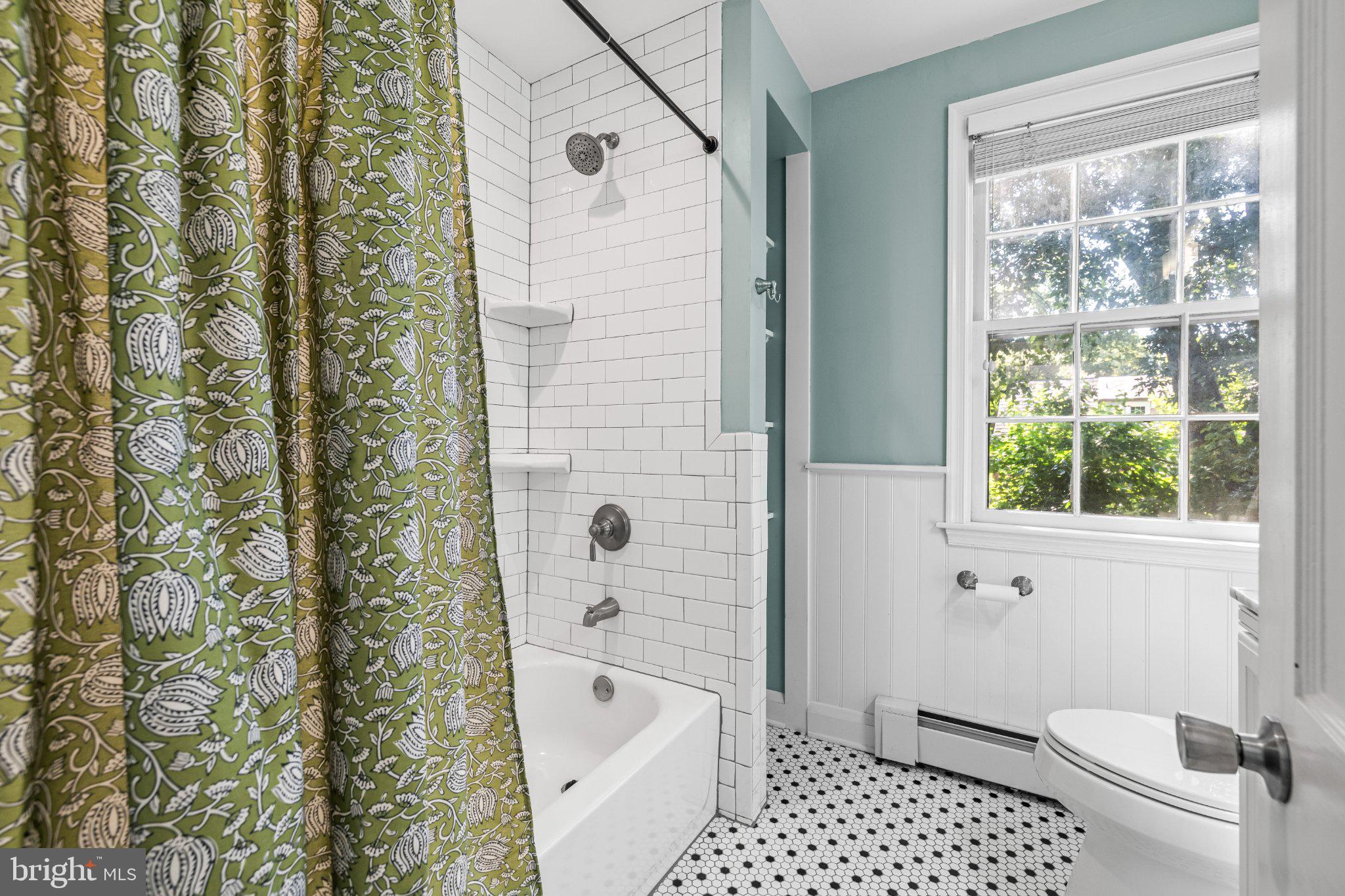 307 Worthington Road Towson, MD 21286 - Photo 39 of 72 Charming bath with natural light.