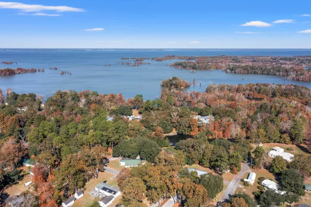 $315,000 | 109 Cove Lane, Eutawville, SC 29048