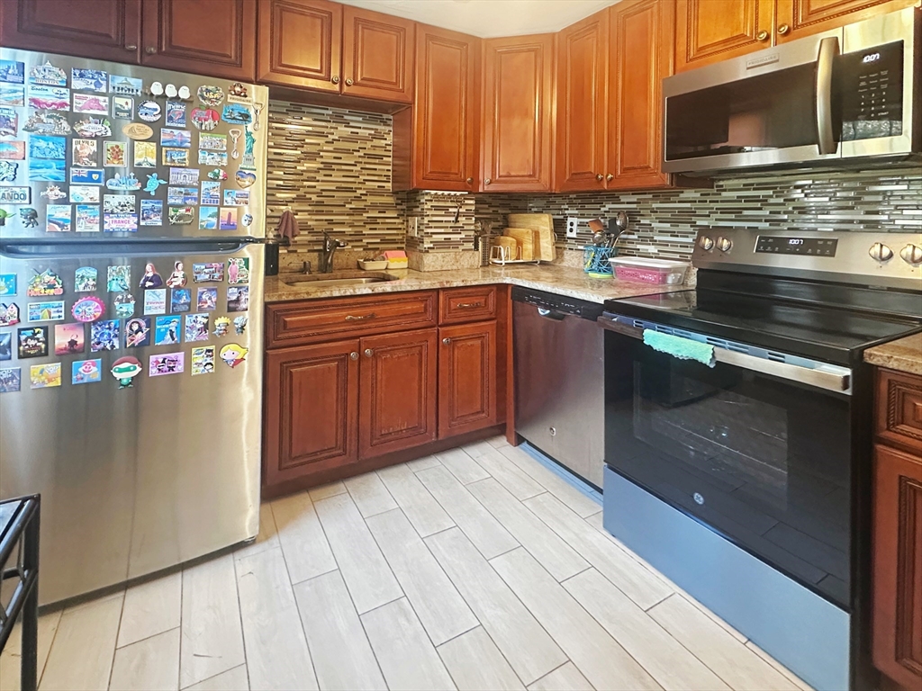 14 Emerson Gardens Road, Unit 14 Lexington, MA 02420 - Photo 6 of 22