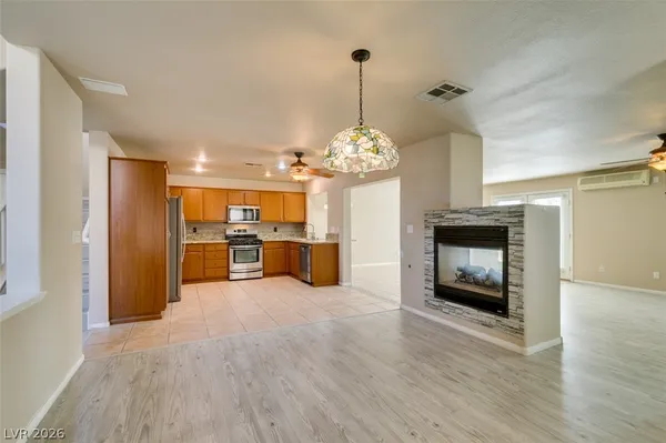 $2,400 | 936 Midpride Street, Las Vegas, NV 89144