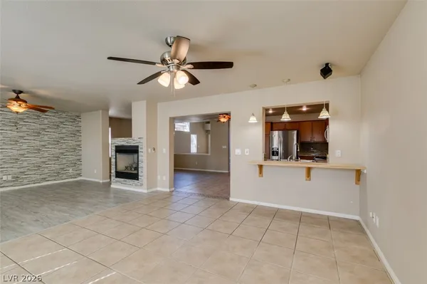 $2,400 | 936 Midpride Street, Las Vegas, NV 89144