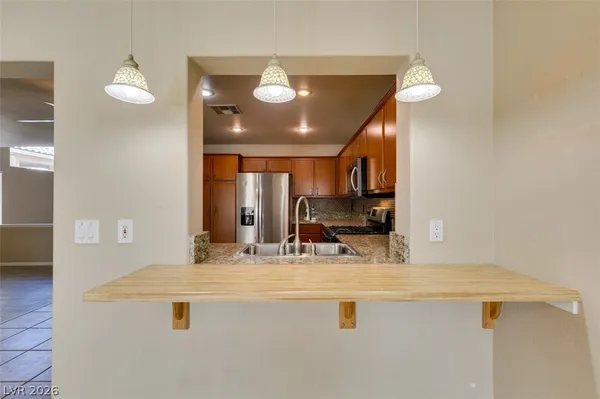 $2,400 | 936 Midpride Street, Las Vegas, NV 89144