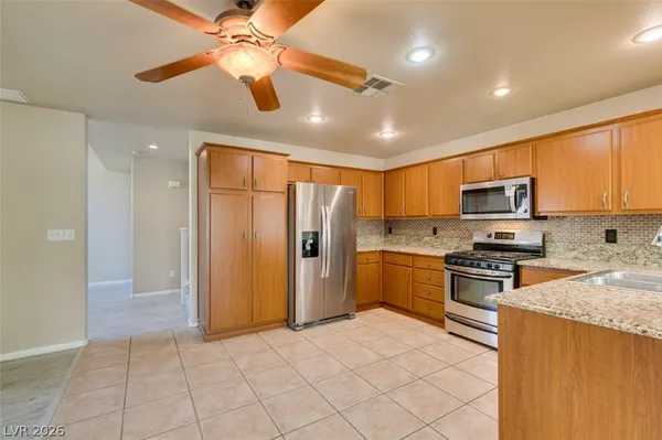 $2,400 | 936 Midpride Street, Las Vegas, NV 89144