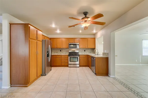 $2,400 | 936 Midpride Street, Las Vegas, NV 89144