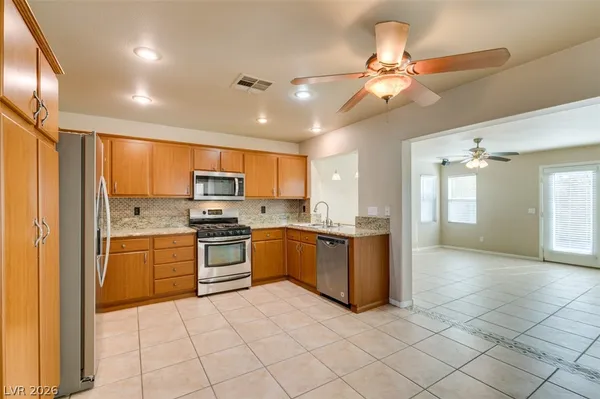 $2,400 | 936 Midpride Street, Las Vegas, NV 89144