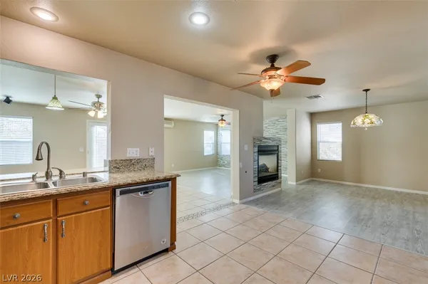 $2,400 | 936 Midpride Street, Las Vegas, NV 89144