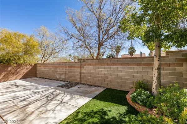 $2,400 | 936 Midpride Street, Las Vegas, NV 89144