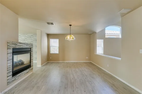 $2,400 | 936 Midpride Street, Las Vegas, NV 89144