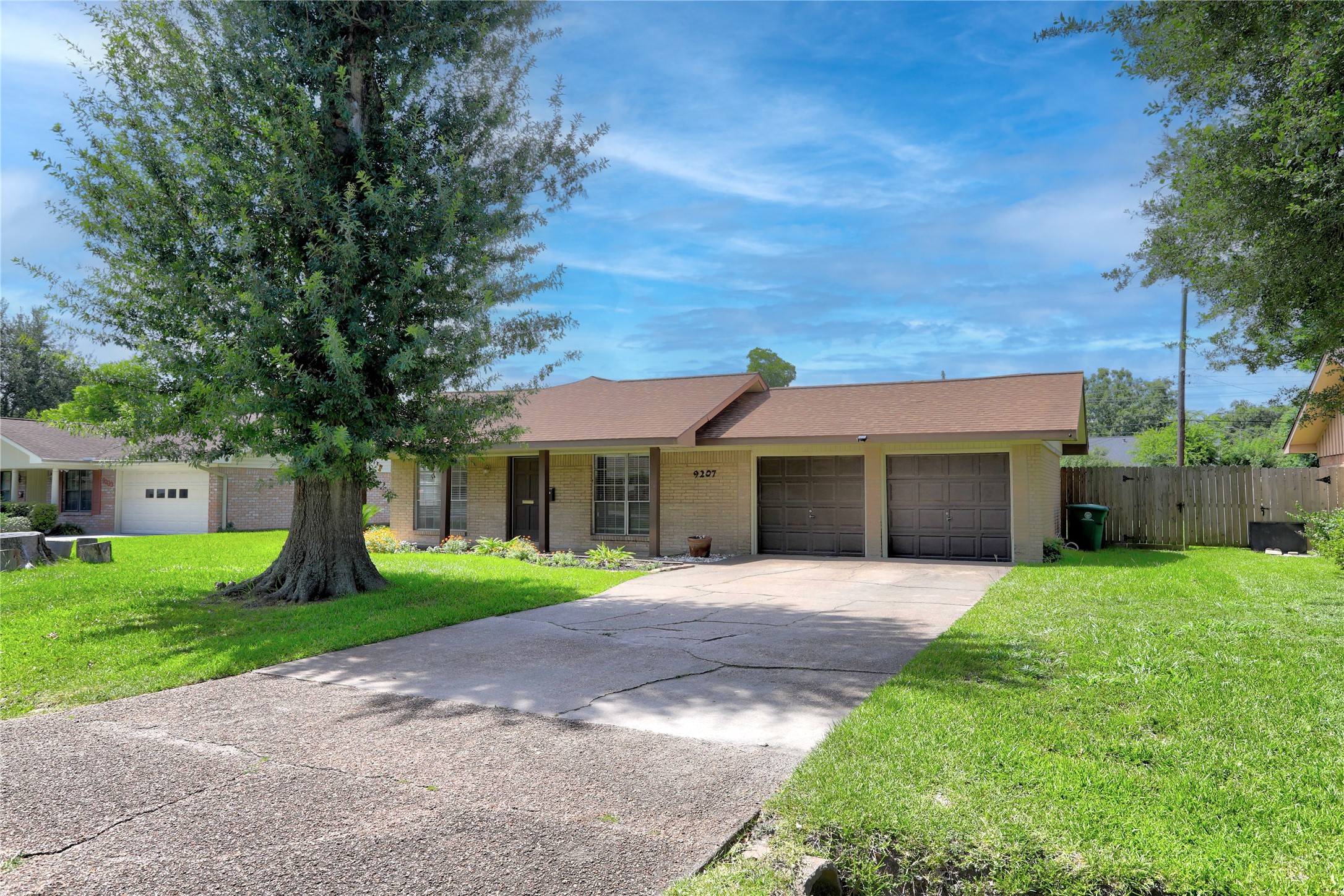 9207 Colleen Road Houston, TX 77080 - Photo 4 of 22
