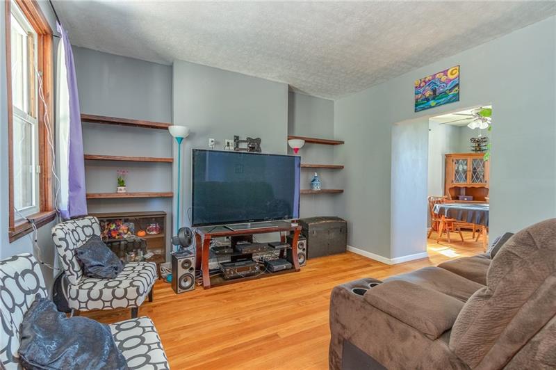339 Fairoaks Street McKees Rocks, PA 15136 - Photo 4 of 12