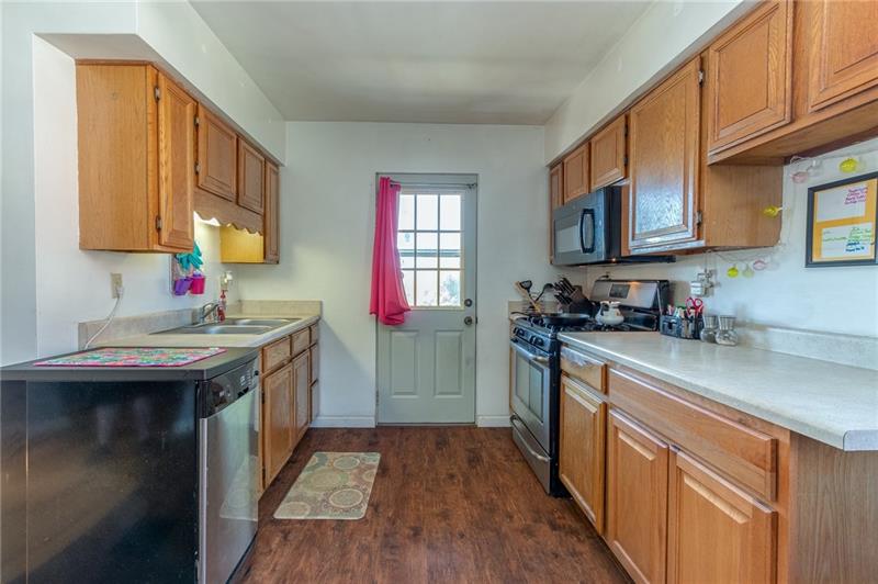 339 Fairoaks Street McKees Rocks, PA 15136 - Photo 6 of 12
