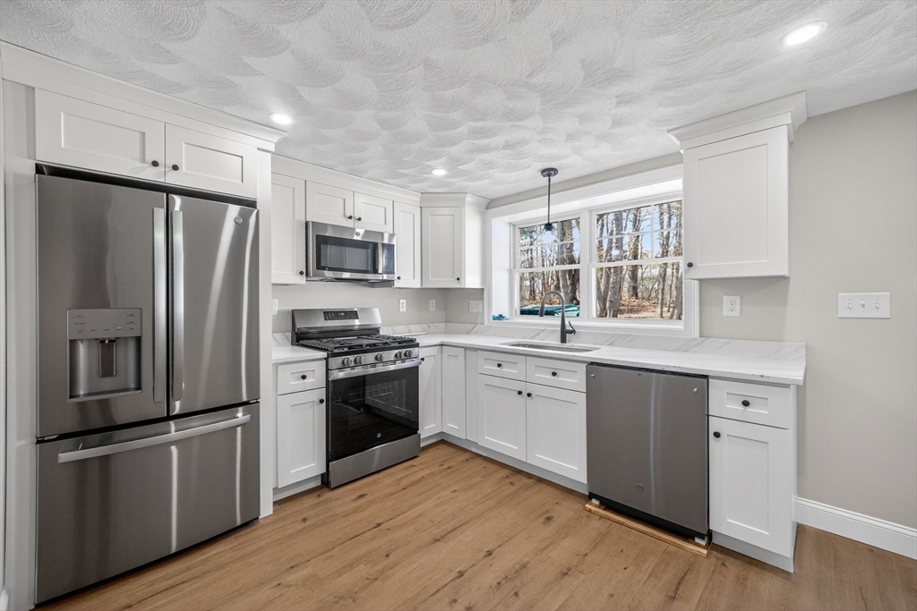 13 Radcliffe Road, Unit A Billerica, MA 01821 - Photo 4 of 19 Gallery Image 4