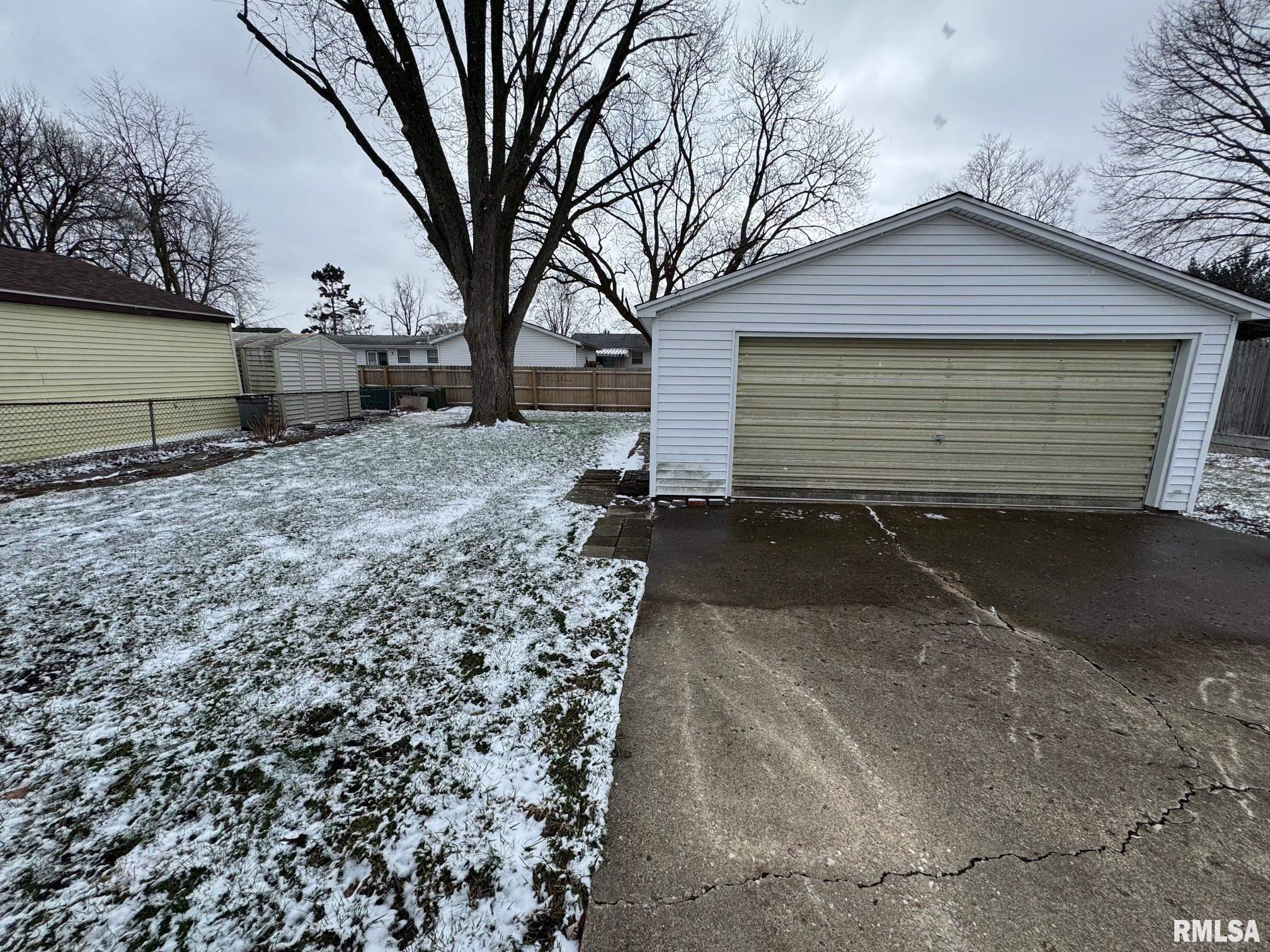 2304 Sutherland Road Springfield, IL 62702 - Photo 11 of 12 Gallery Image 11