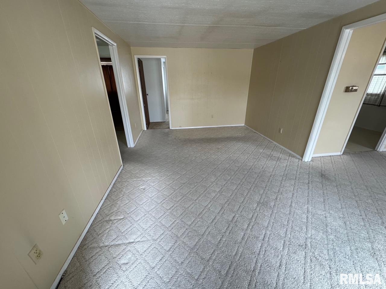 2304 Sutherland Road Springfield, IL 62702 - Photo 3 of 12 Gallery Image 3