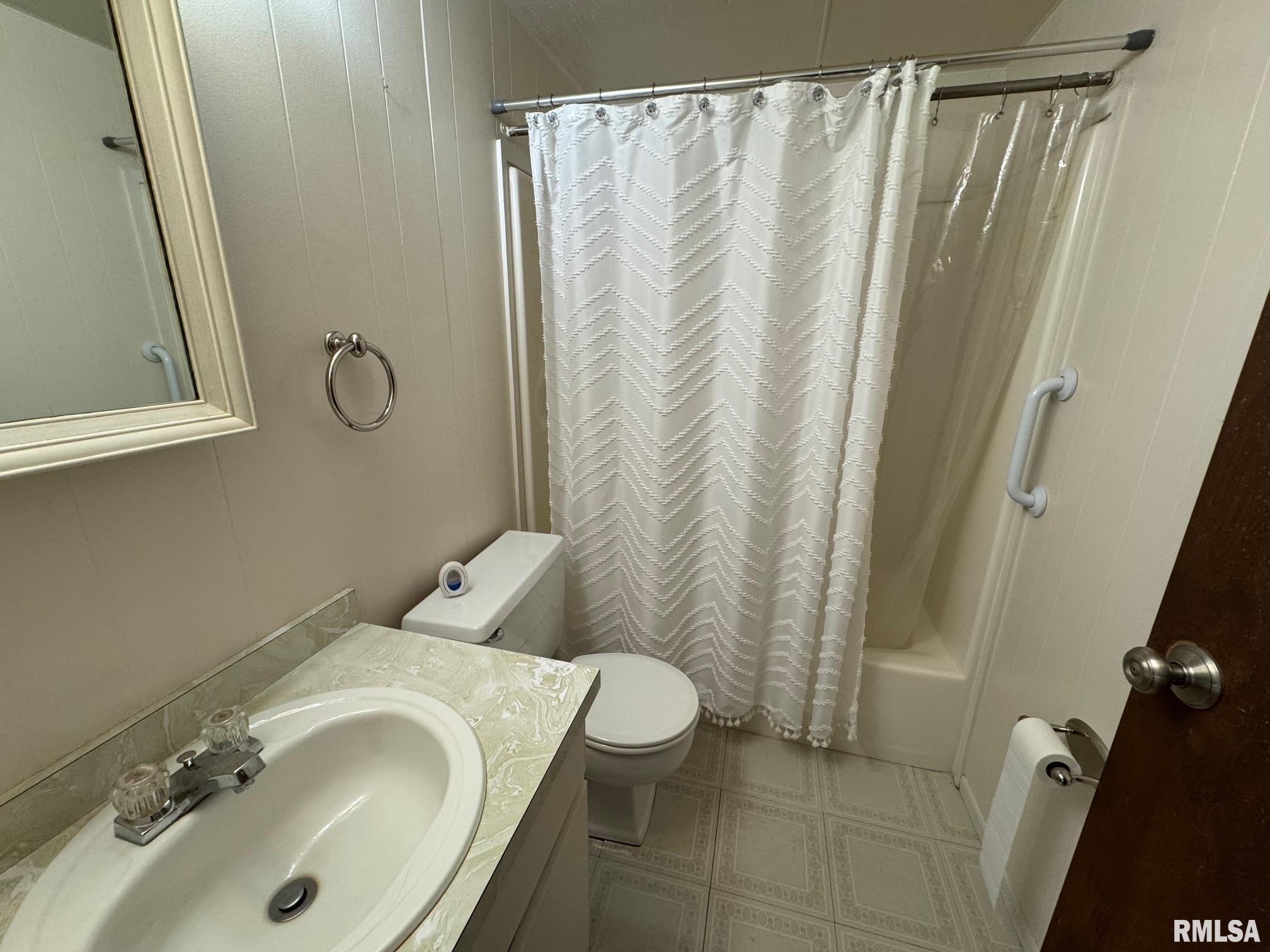 2304 Sutherland Road Springfield, IL 62702 - Photo 8 of 12 Gallery Image 8