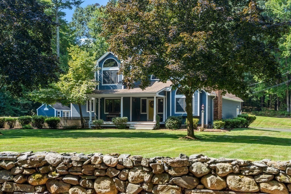 77 Turner Road Townsend, MA 01469 - Photo 4 of 34 a front view of a house with garden