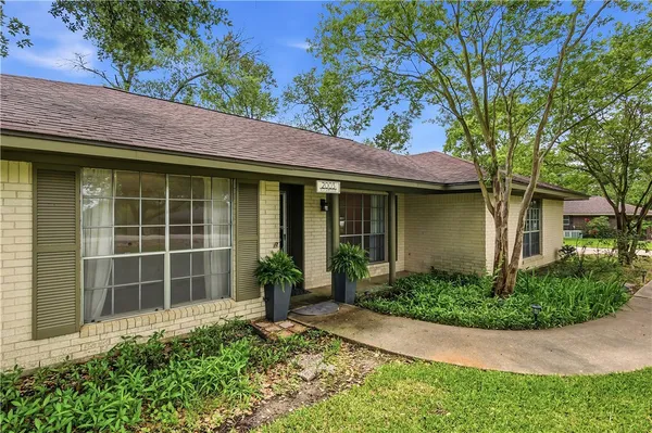 $2,000 | 2003 Rockwood Drive, Bryan, TX 77807