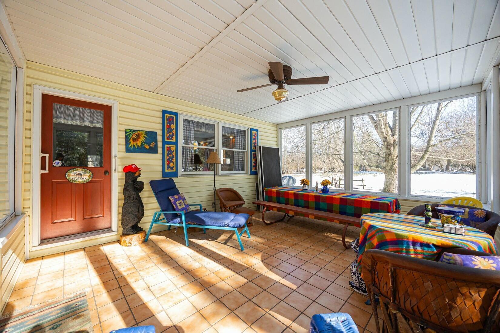 4446 Dublin Road Columbus, OH 43221 - Photo 29 of 62 Large screened in porch